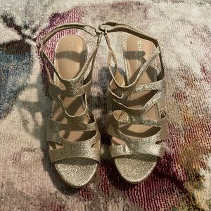 COPY - Naturalizer gold sparkle heels. Worn once to a semi formal! Size 9.5